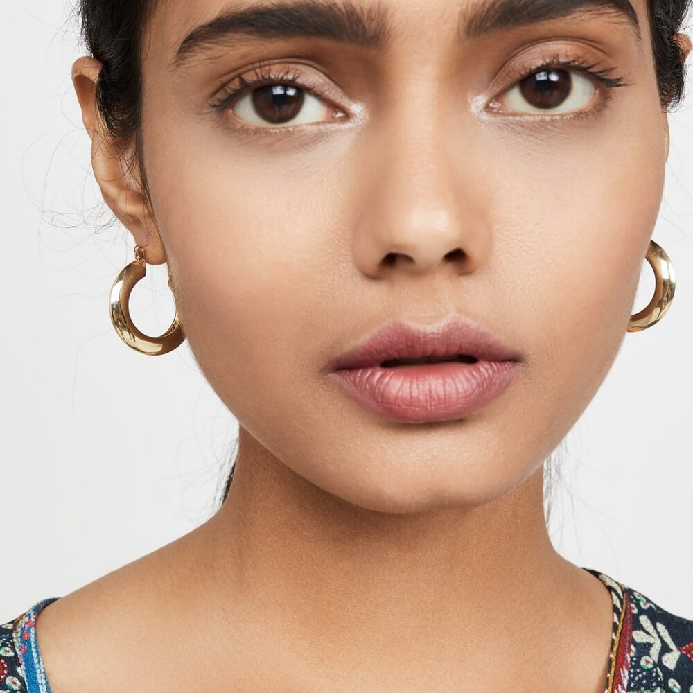 SHASHI Gianna Small Hoop Earrings Gold Tone Hinged Closure Dainty Gift Chunky